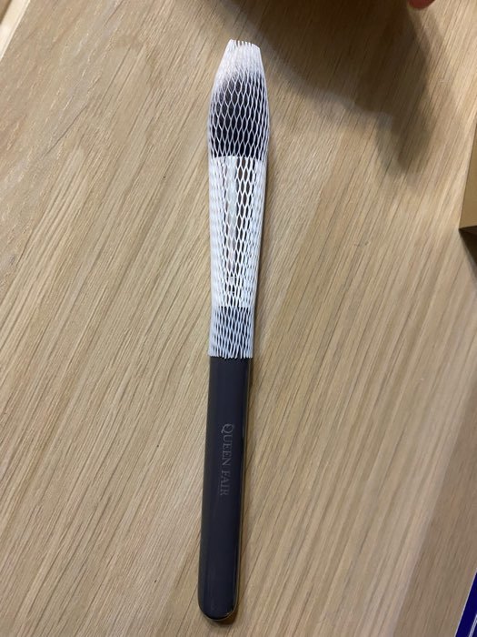 Фотография покупателя товара Кисть для макияжа «Brush GRAPHITE», 17,5 (+/- 1) см, цвет тёмно-серый/серебристый - Фото 3