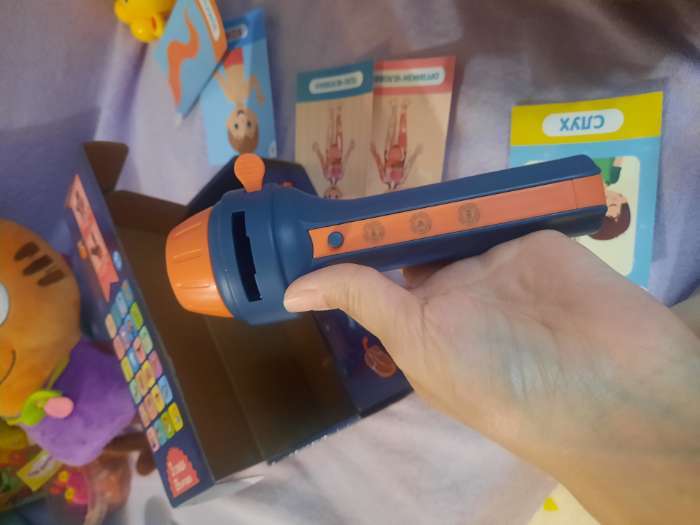 Фотография покупателя товара Игровой набор с проектором «Моё тело», звук, свет, 24 карточки - Фото 2