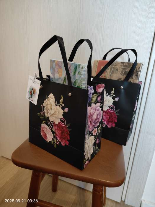 Фотография покупателя товара Пакет подарочный, упаковка, Love, 20×20×10 см - Фото 2