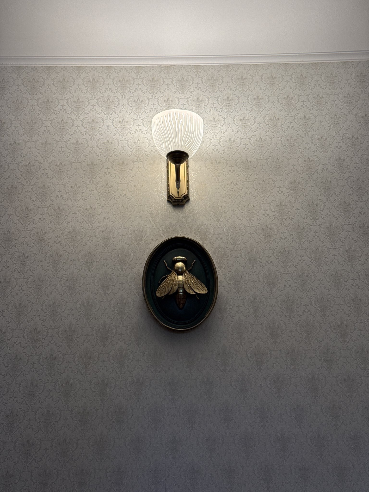 Фотография покупателя товара Панно настенное «Золотая муха», полистоун, декор, тёмно-зеленый, 20×4.5×26.5 см - Фото 1