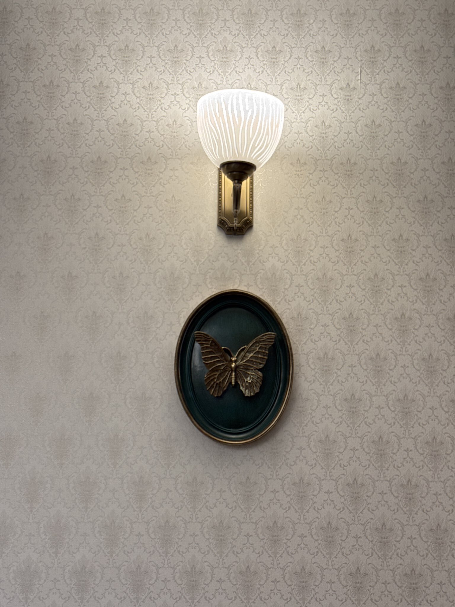 Фотография покупателя товара Панно настенное «Бабочка», полистоун, декор, тёмно-зелёный, 20×4×26 см - Фото 1