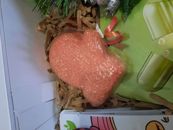 Фотография покупателя товара Бомбочка для ванн «Варежка», красная, с ароматом ванили, 125 г - Фото 1