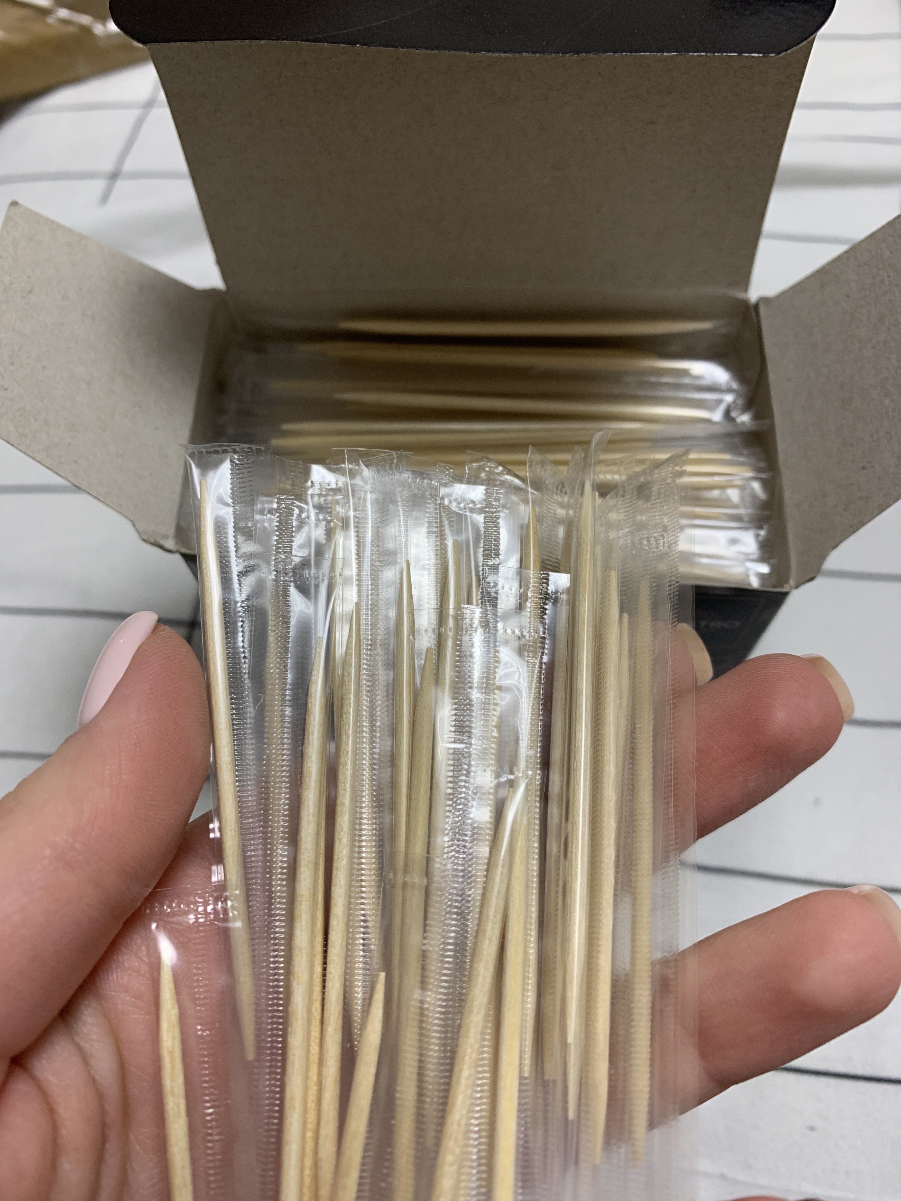 Фотография покупателя товара Зубочистки из берёзы Magistro, 500 шт, ментоловые, в индивидуальной упаковке, картонная коробка - Фото 12