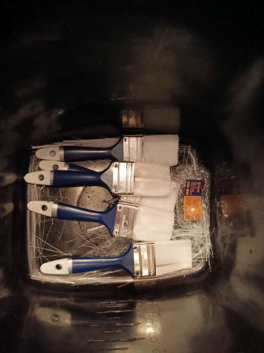 Фотография покупателя товара Кисть плоская ТУНДРА, искусственная щетина, пластиковая рукоятка, 2", 50 мм - Фото 6