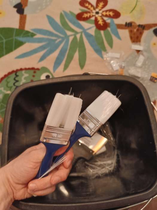 Фотография покупателя товара Кисть плоская ТУНДРА, искусственная щетина, пластиковая рукоятка, 2", 50 мм - Фото 5