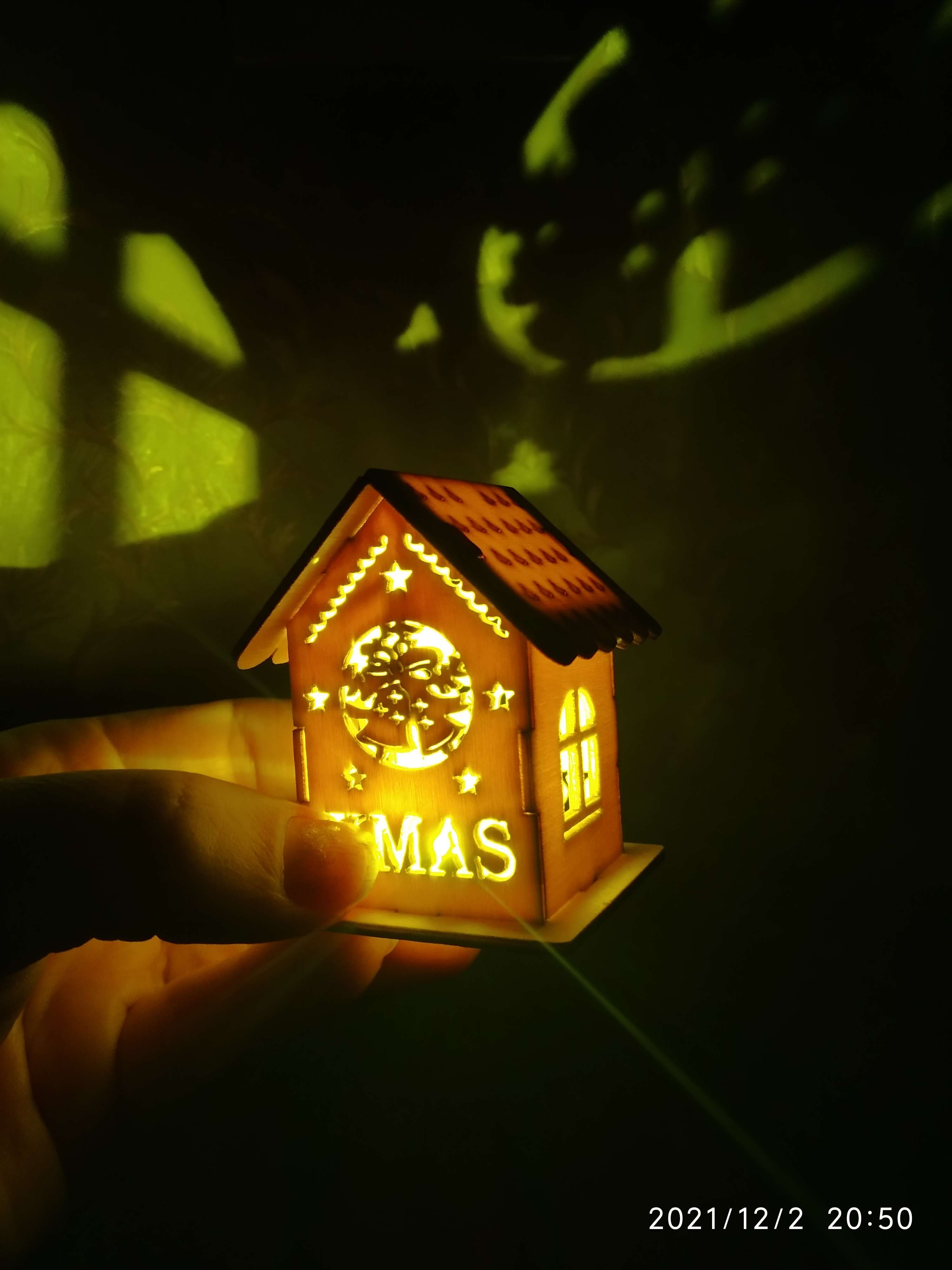 Фотография покупателя товара Ёлочная игрушка «Домик с колокольчиками», от батареек, свечение тёплое белое - Фото 4