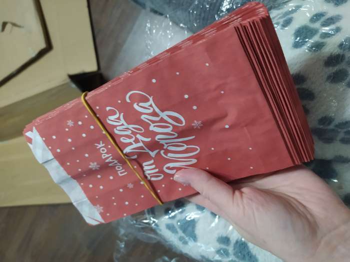 Фотография покупателя товара Пакет бумажный фасовочный, крафт, V-образное дно "От Деда Мороза", 20 х 10 х 7 см