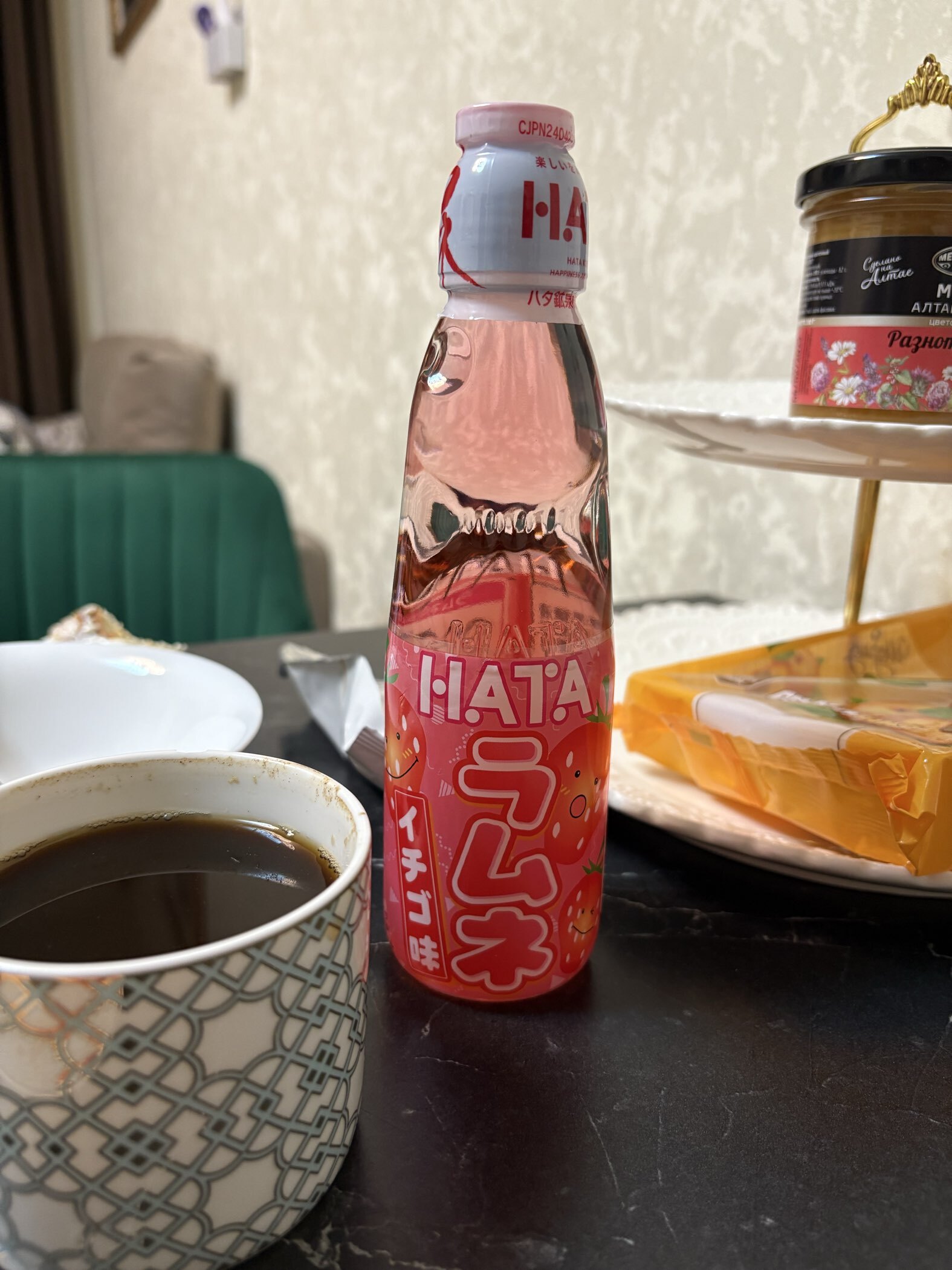 Фотография покупателя товара УЦЕНКА Напиток газированный Ramune со вкусом клубники, 200 мл (до 30.12.2025) - Фото 2