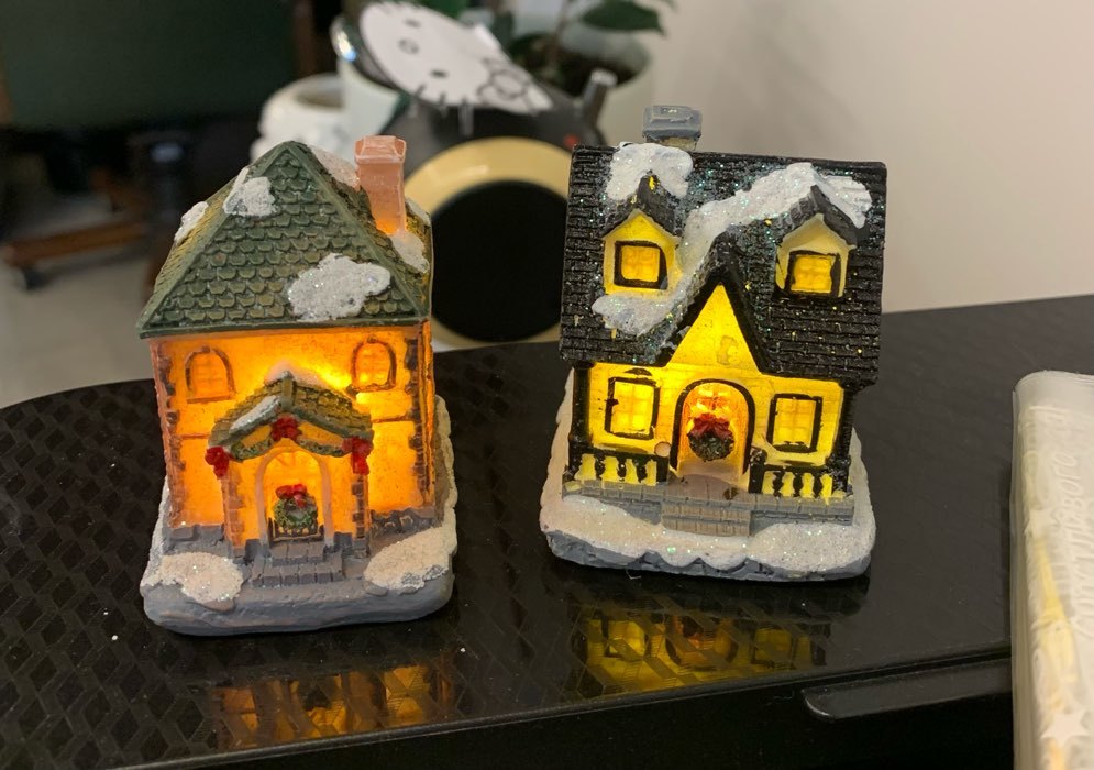 Фотография покупателя товара Светодиодная фигура «Зимний домик», керамика, батарейки AG13х2, свечение тёплое белое - Фото 3