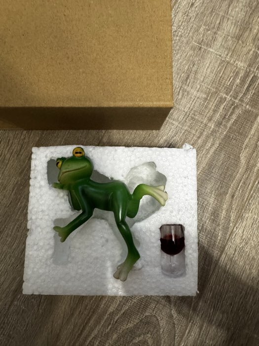 Фотография покупателя товара Фигурка для флорариума «Лягуха с бокалом - расслабляемся», полистоун, декор на кашпо, 9.5×4.5×7.5 см - Фото 1