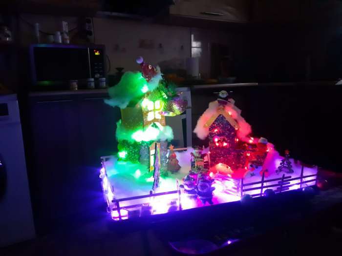 Фотография покупателя товара Гирлянда «Нить» 5 м роса, IP20, серебристая нить, 50 LED, свечение фиолетовое, CR2032х2