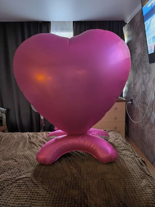 Фотография покупателя товара Воздушный шар фольгированный 65" «Сердце гигант», на подставке, красный - Фото 3