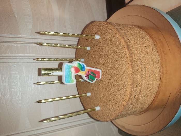 Фотография покупателя товара Свечи в торт "Металлик" , 14 см, 6шт с подставкой, золотистые