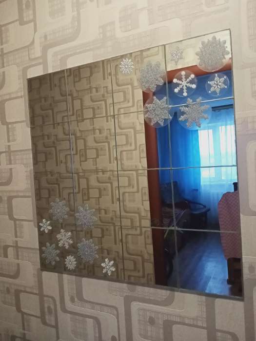 Фотография покупателя товара Набор наклеек новогодних на окна "Снежинки" серебро, 37 х 37 см
