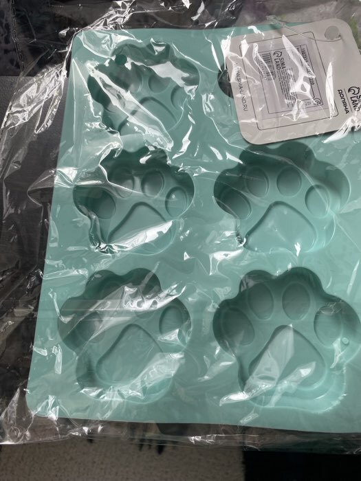 Фотография покупателя товара Форма для выпечки Доляна «Животные.Лапка», силикон, 18×13.8 см, 6 ячеек (5×5.4 см), бирюзовая - Фото 2