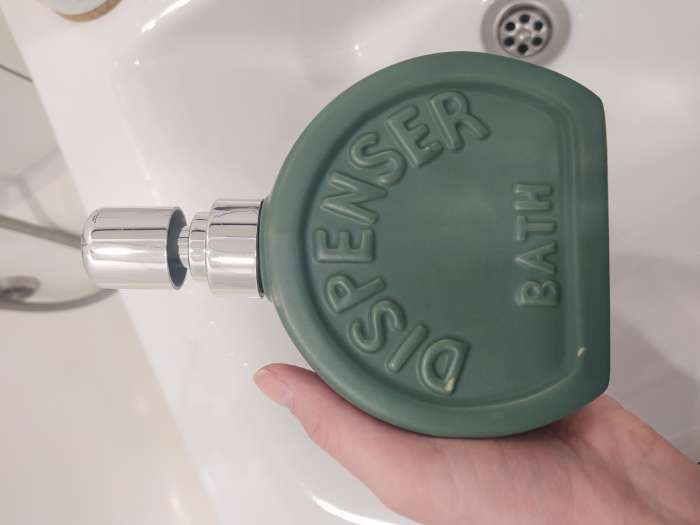Фотография покупателя товара Набор аксессуаров для ванной комнаты Доляна «Легенда», 3 предмета (дозатор 370 мл, мыльница, стакан), цвет зелёный - Фото 2