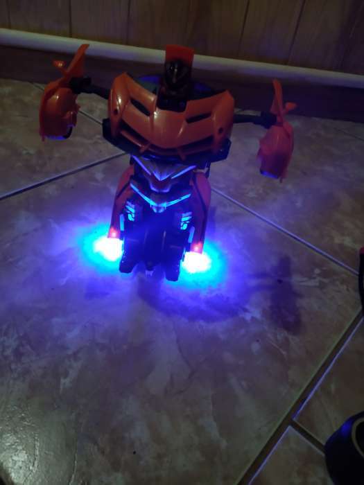 Фотография покупателя товара Робот радиоуправляемый "Ламба", трансформируется, световые эффекты, трансформируется с пульта, цвет красный, в пакете - Фото 2
