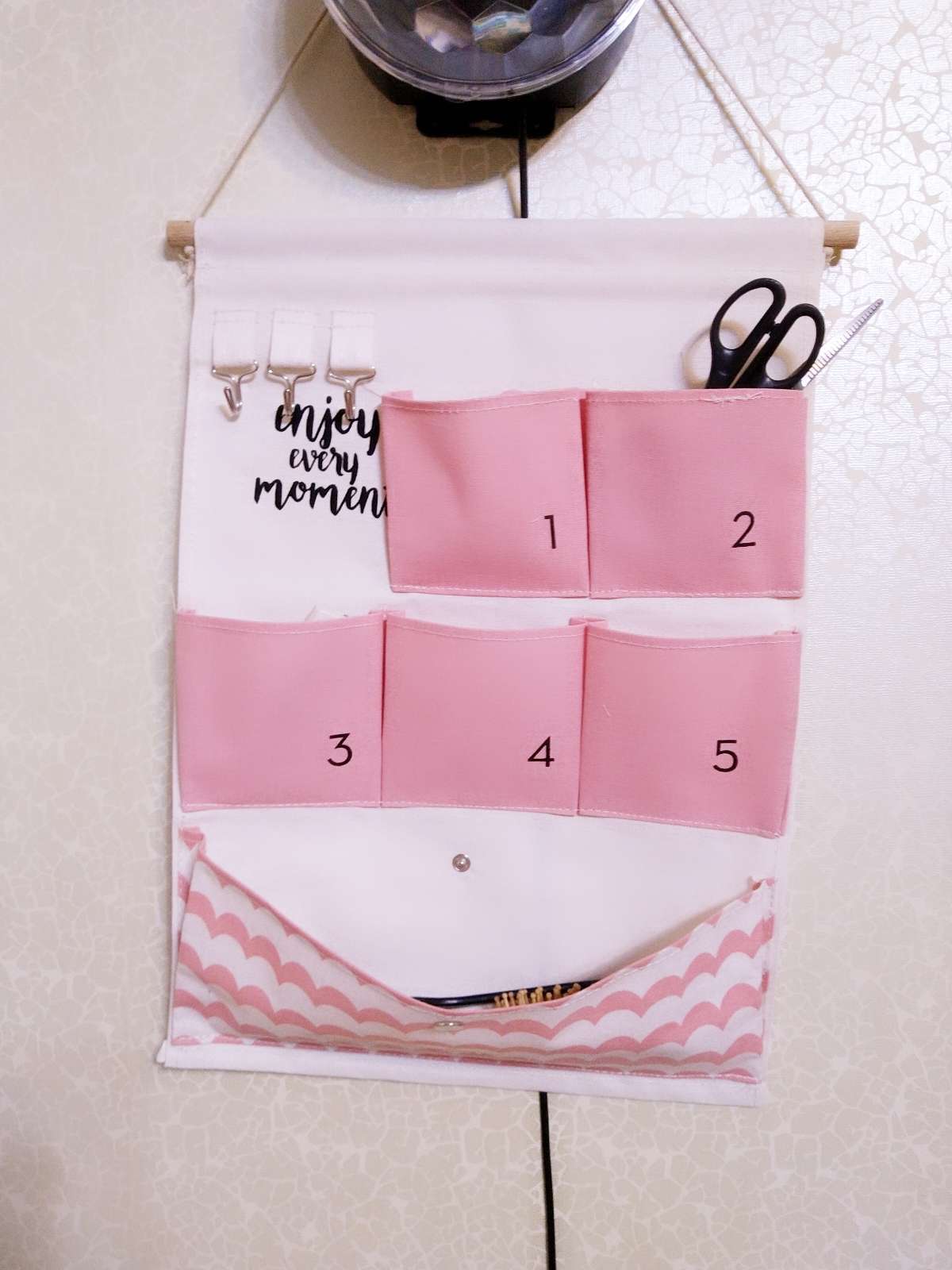Фотография покупателя товара Органайзер подвесной с карманами Доляна «Волна», 6 отделений, 49×35 см, цвет розовый - Фото 4