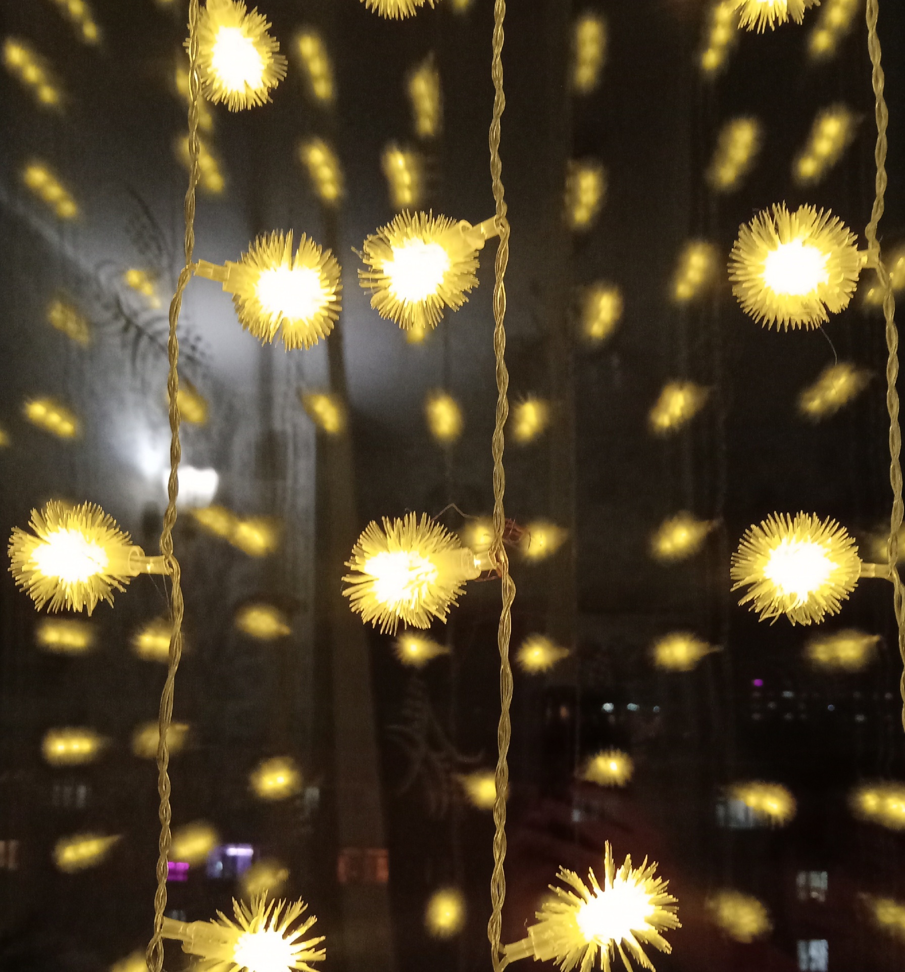 Фотография покупателя товара Гирлянда «Занавес» 2 × 1.5 м с насадками «Шарики», IP20, прозрачная нить, 360 LED, свечение мульти, 8 режимов, 220 В - Фото 3