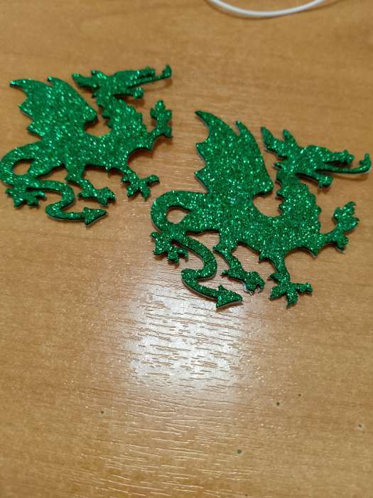 Фотография покупателя товара Декор на клеевой основе «Дракон» 5.5×6 см, зелёный набор 2 шт. фоамиран глиттер - Фото 1