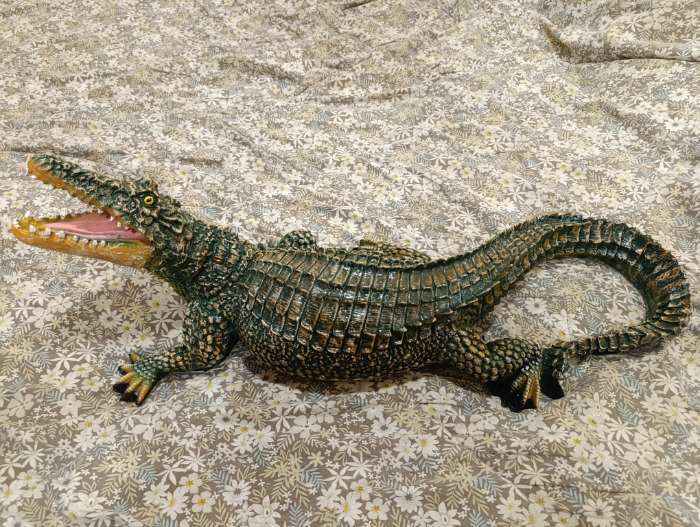 Фотография покупателя товара Садовая фигура из полистоуна «Крокодил», 32×83×28 см - Фото 2