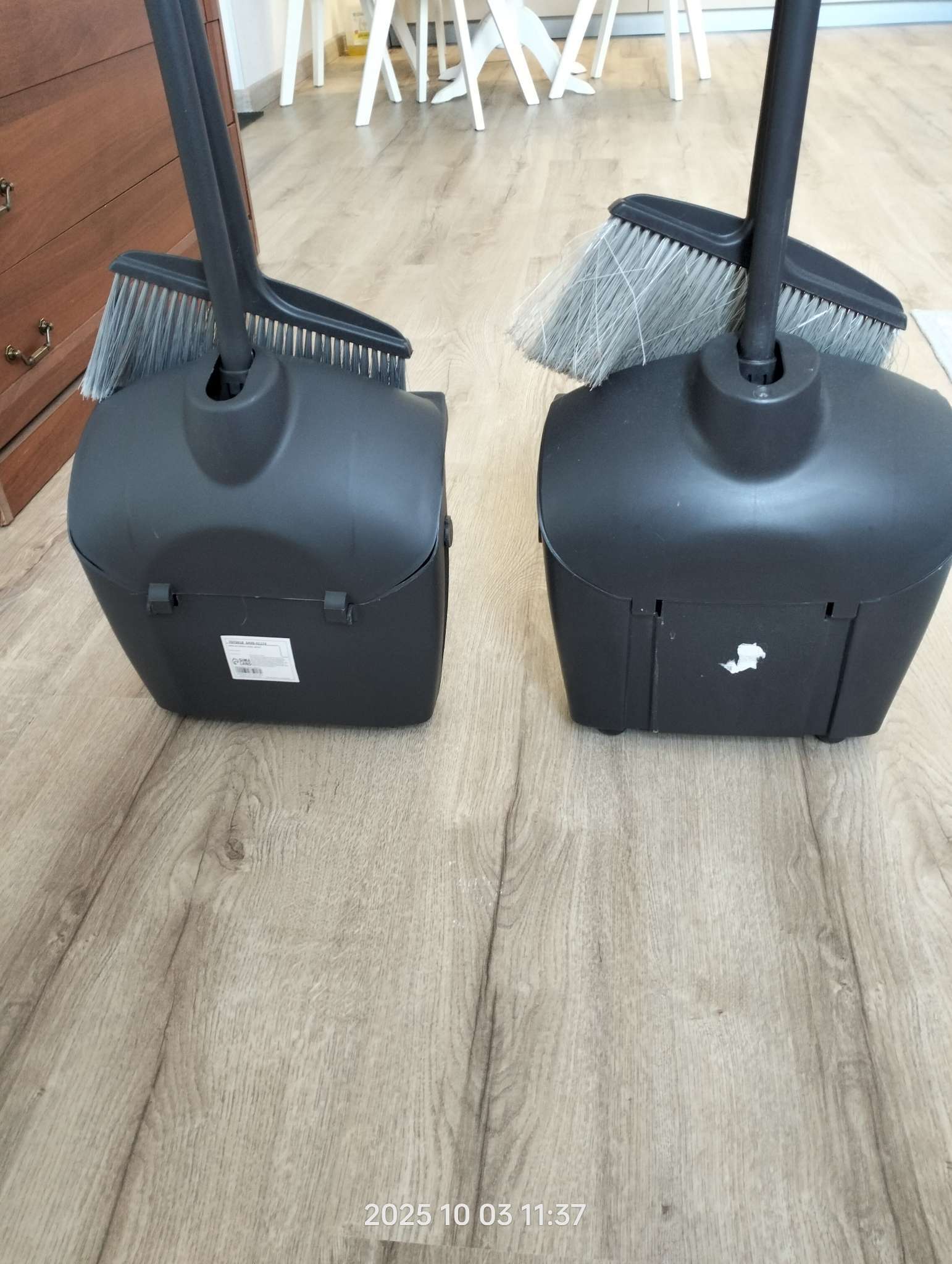 Фотография покупателя товара Щётка для пола, с совком-ловушкой, с крышкой, серая - Фото 1