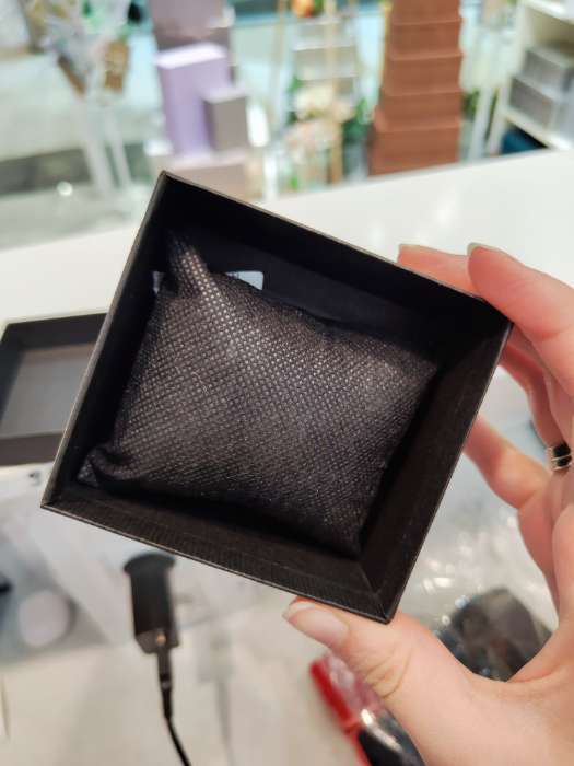 Фотография покупателя товара Коробочка подарочная для часов, 9×8.5×5 см, вставка чёрная, чёрная - Фото 4