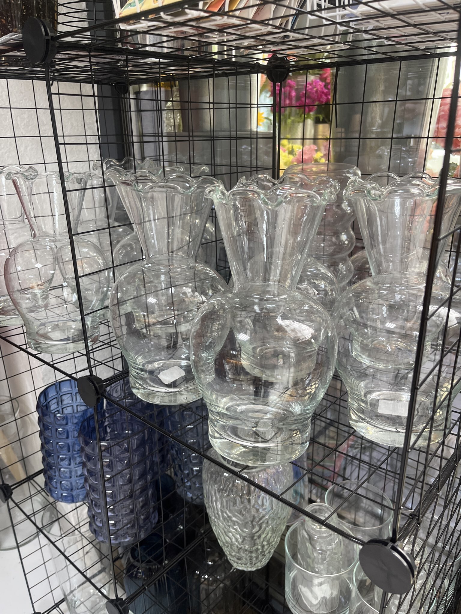 Фотография покупателя товара Ваза для цветов «Антерра», волнистый край, 1.6 л, 22×12.5 см, стекло, прозрачная - Фото 1