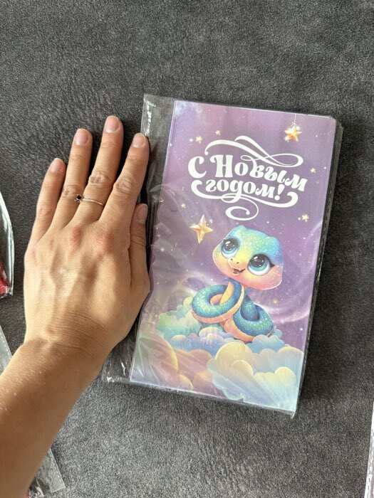 Фотография покупателя товара Пакет подарочный без ручек новогодний «Счастливых моментов», 10×19.5×7 см - Фото 4