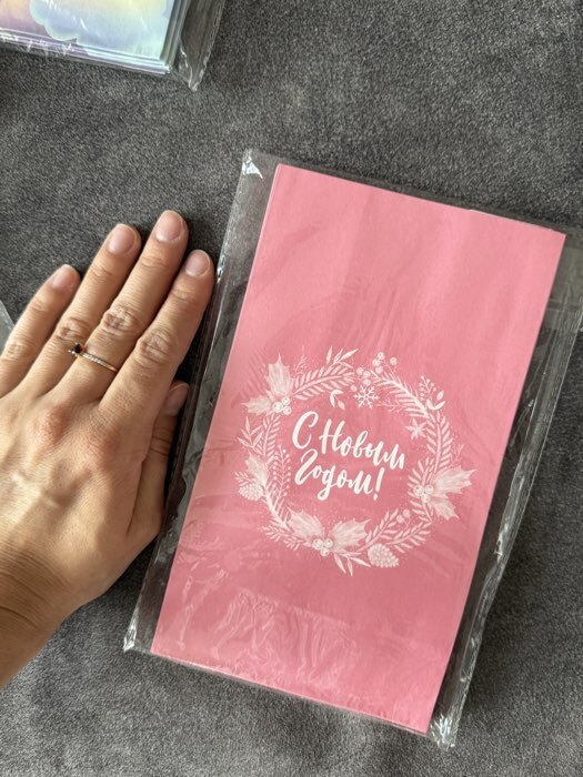 Фотография покупателя товара Пакет подарочный без ручек новогодний «Счастливых моментов», 10×19.5×7 см - Фото 3