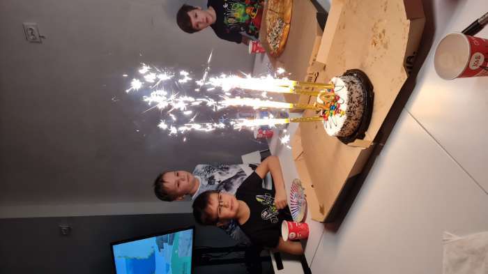 Фотография покупателя товара Свечи фонтаны для торта "Неон", 12,5 см, 40 секунд, цветное пламя, 4 шт - Фото 53