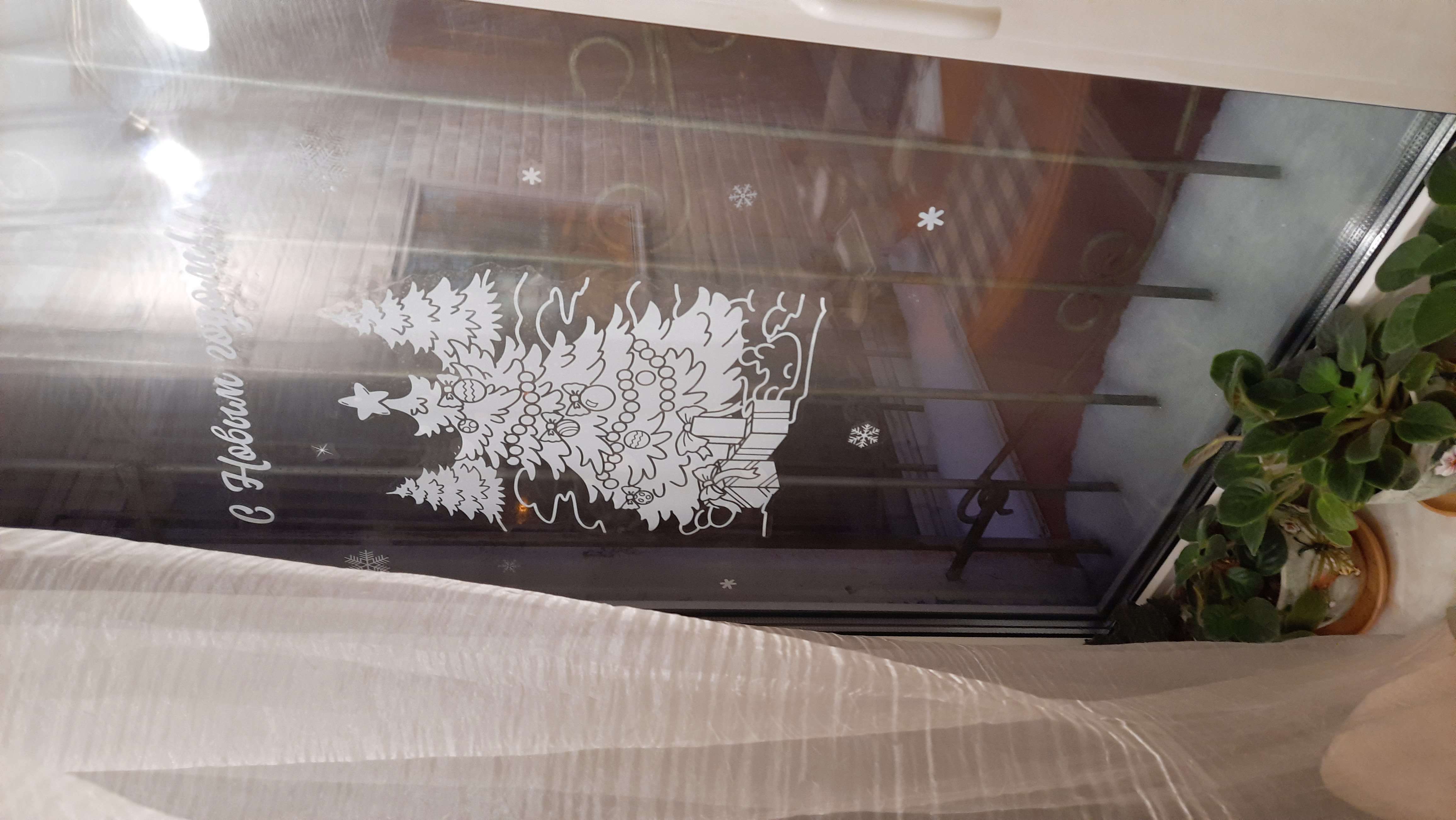 Фотография покупателя товара Наклейки для окон «Подарочки», многоразовая, 33 × 50 см