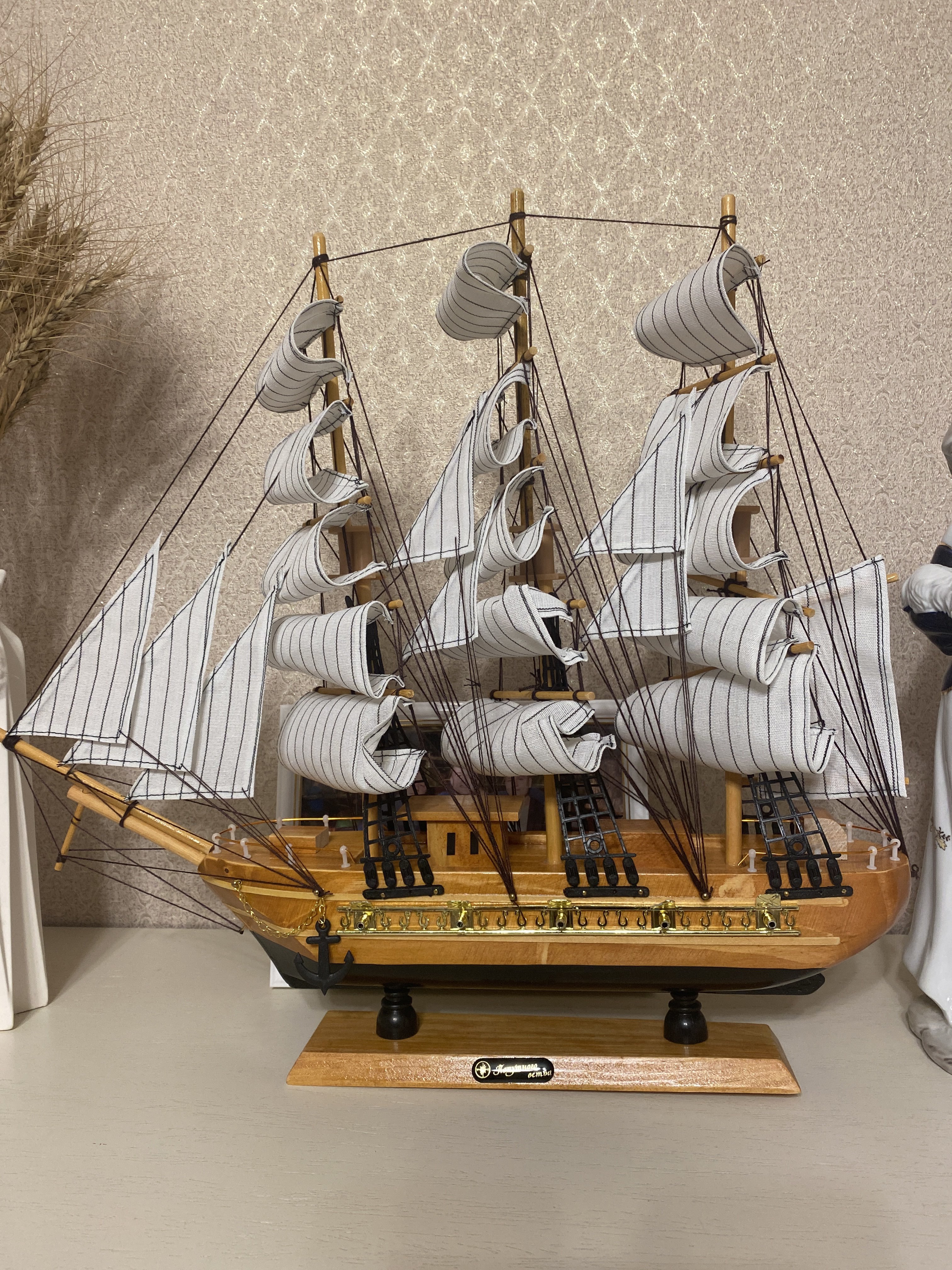Фотография покупателя товара Корабль сувенирный средний «Астрильд», борта светлое дерево, паруса бежевые, 48,5х44х8 см - Фото 1