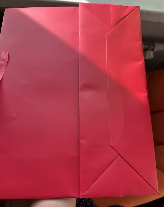 Фотография покупателя товара Пакет подарочный ламинированный горизонтальный «Красный», L 40×31×14 см - Фото 16