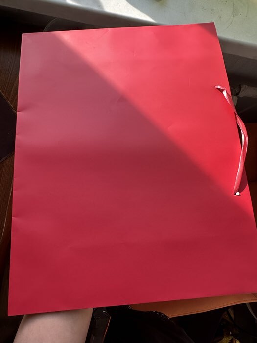 Фотография покупателя товара Пакет подарочный ламинированный горизонтальный «Красный», L 40×31×14 см - Фото 17