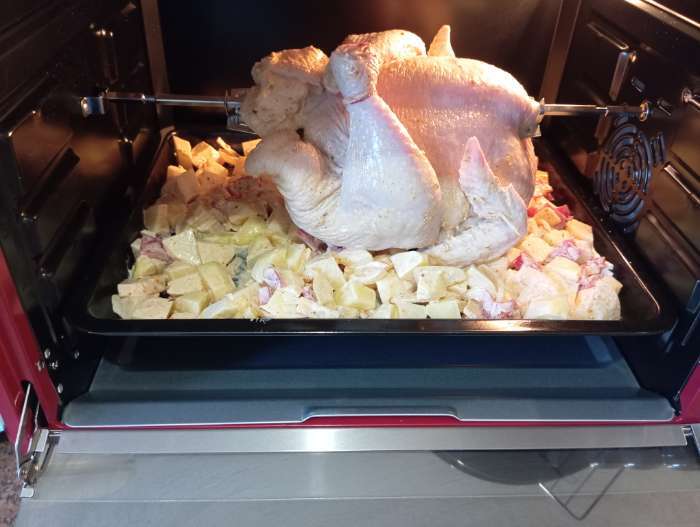 Фотография покупателя товара Мини-печь NORDFROST RC 450 ZR pizza, 2000 Вт, 45 л, 100-250°С, гриль, конвекция, красная - Фото 8