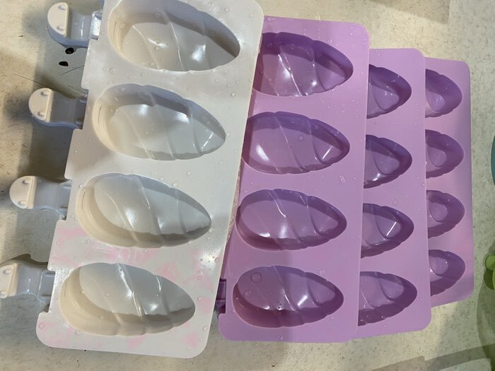 Фотография покупателя товара УЦЕНКА Форма для мороженого «Клубника со сливками», 19.5×11.5×2.4 см, 4 ячейки (6.7×3.7 см), белая - Фото 7