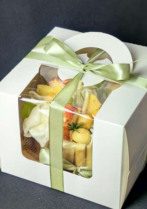 Фотография покупателя товара Коробка под бенто-торт с окном, белая, 15.5×15.5×10 см - Фото 1