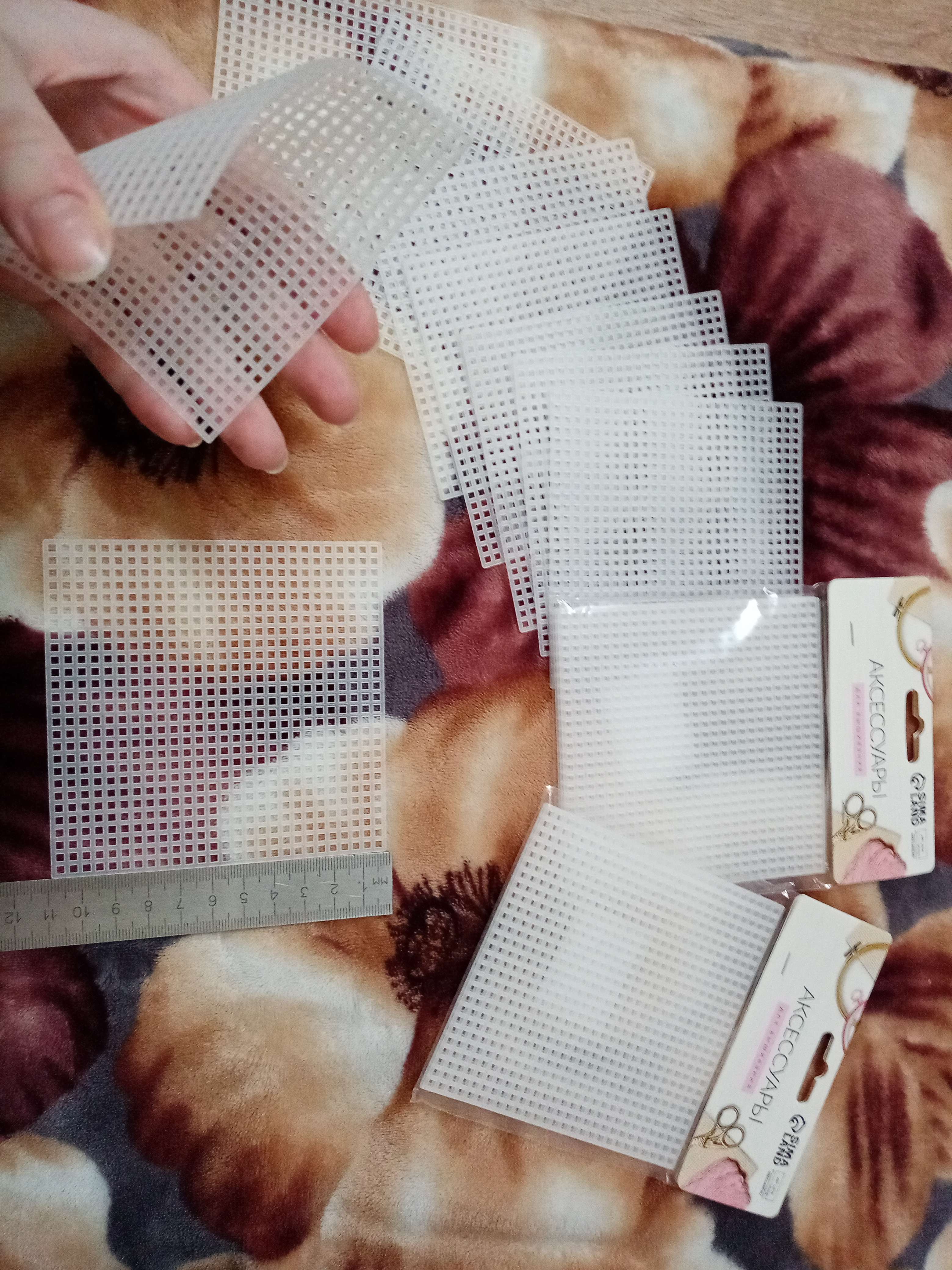 Фотография покупателя товара Канва для вышивания «Квадрат», пластиковая, 10,5 × 10,5 см, 3 шт, цвет белый - Фото 3