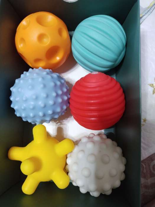 Фотография покупателя товара Подарочный набор развивающих мячиков «Волшебная почта» 6 шт., новогодняя подарочная упаковка, Крошка Я
