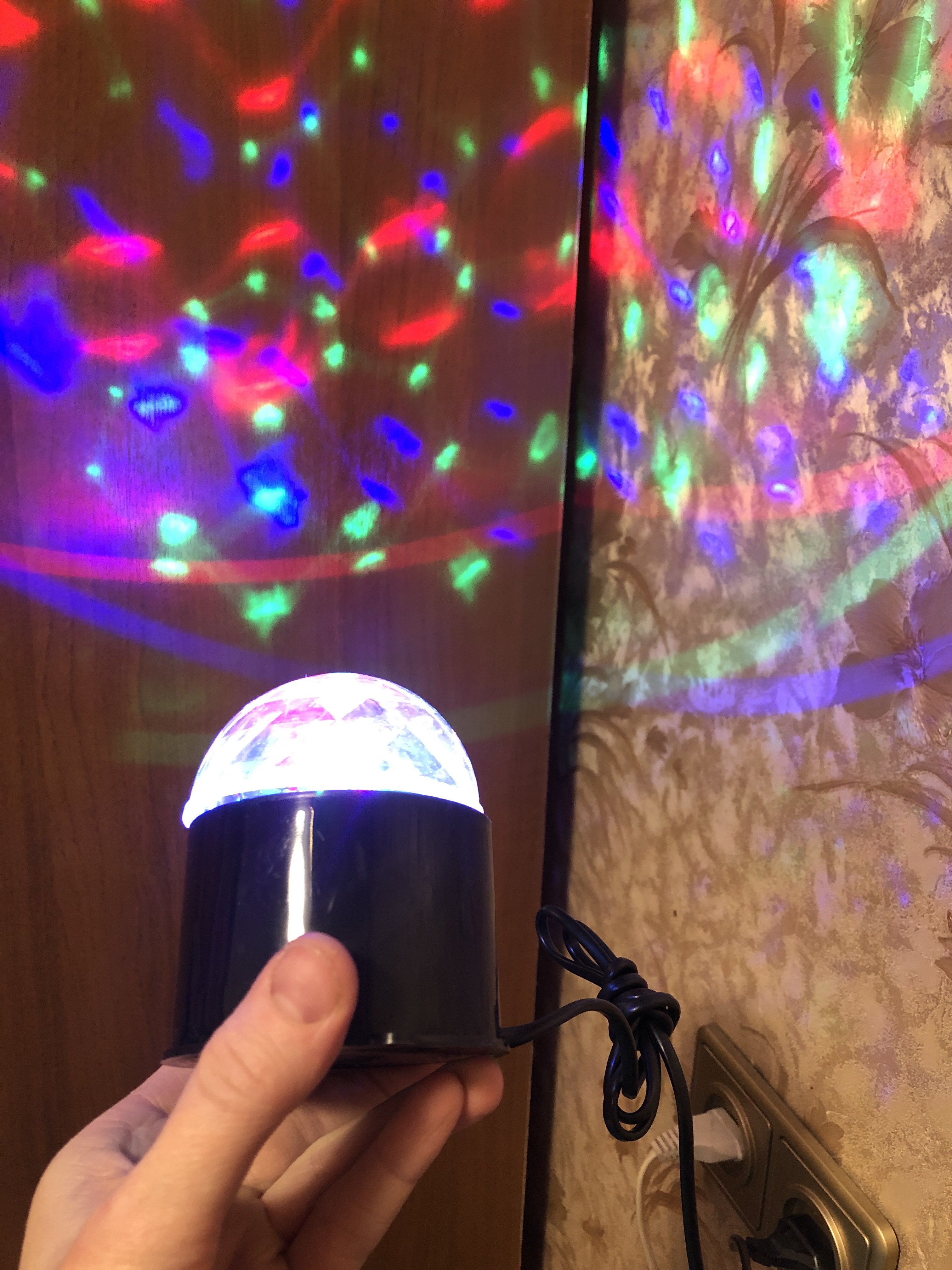 Фотография покупателя товара Световой прибор «Хрустальный шар» 7.5 см, свечение RGB, 220 В, чёрный - Фото 17
