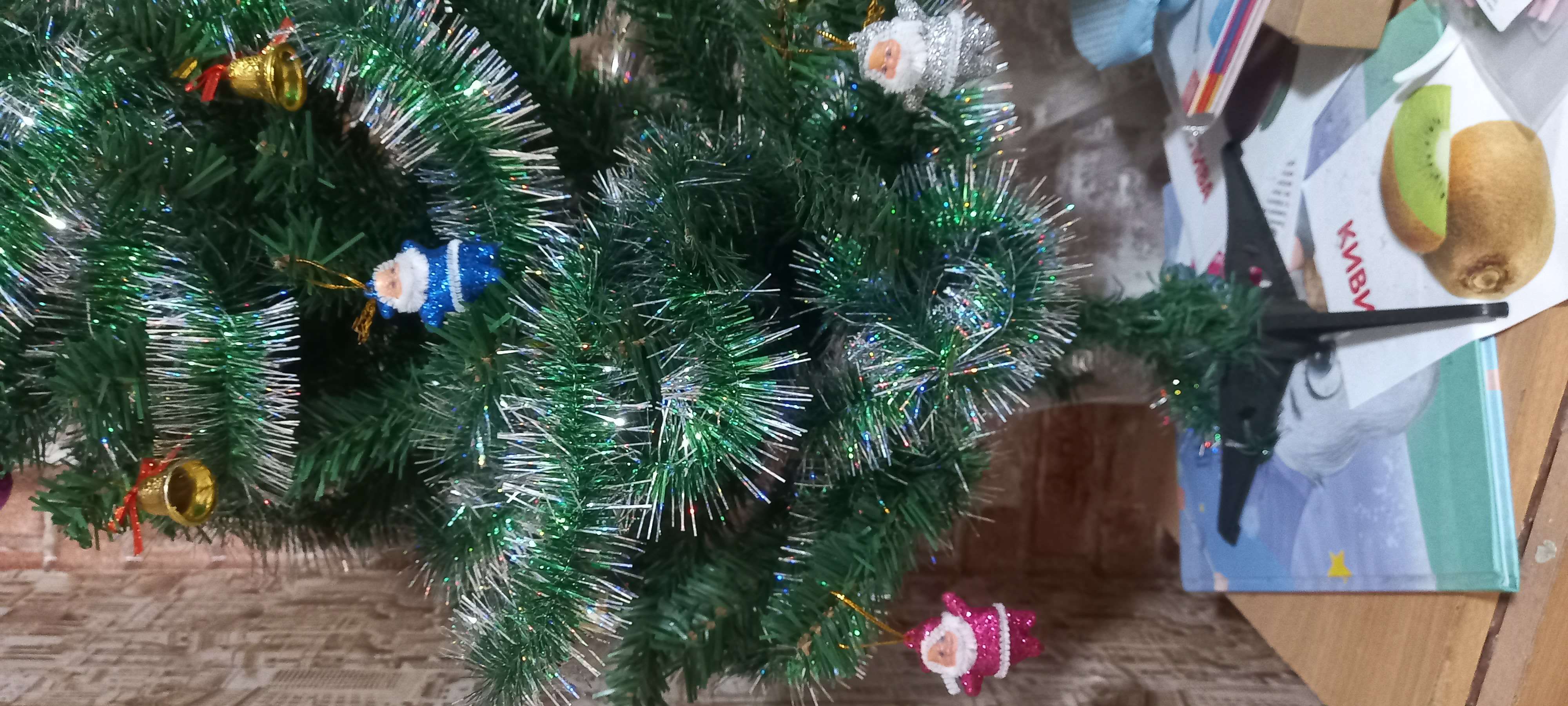 Фотография покупателя товара Украшение ёлочное "Дед Мороз в блёстках" (набор 6 шт) 4,5 см, микс - Фото 5