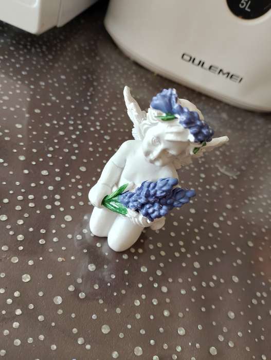 Фотография покупателя товара Фигурка полистоун «Белоснежный ангелок с лавандой, в венке из лаванды», 7.2×4.8×4 см, МИКС - Фото 3