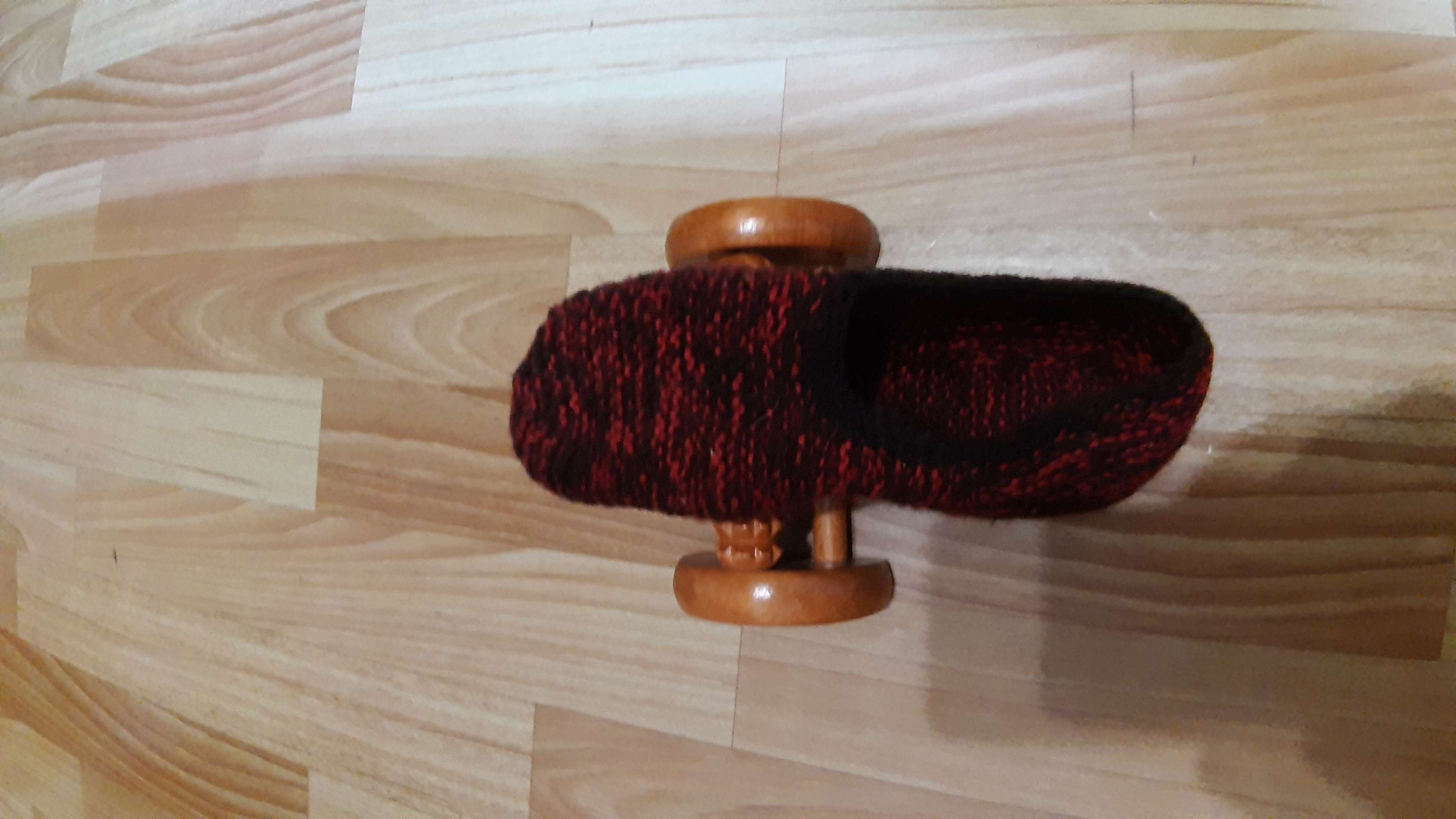 Фотография покупателя товара Массажёр для ног «Барабан», 1 ролик с шипами, деревянный, 14,5 × 8,2 × 5 см - Фото 3