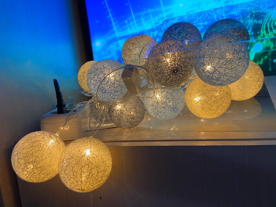 Фотография покупателя товара Гирлянда «Нить» 5 м с насадками «Клубки небесные», IP20, прозрачная нить, 20 LED, свечение тёплое белое, 220 В - Фото 8
