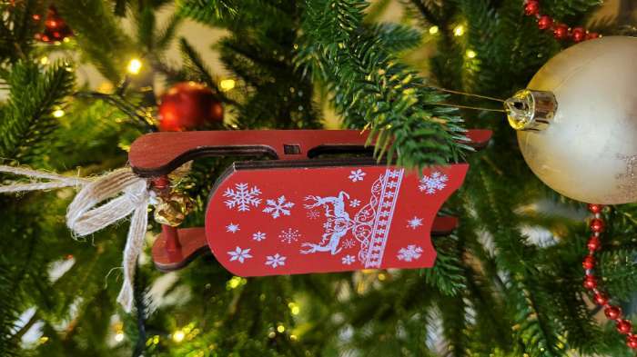 Фотография покупателя товара Новогодняя подвеска «Санки с узорами» 2,3х5,5х13 см - Фото 4