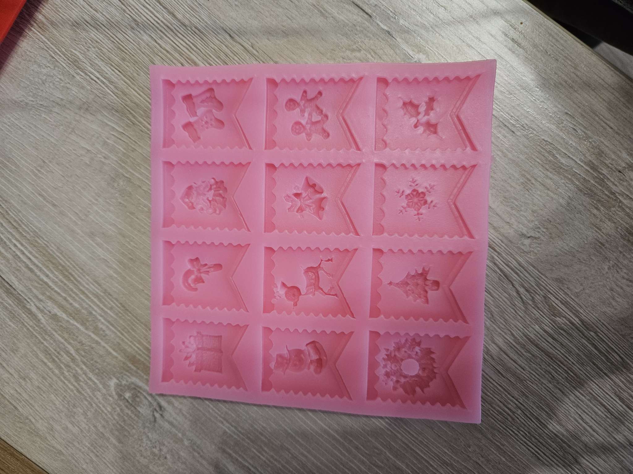 Фотография покупателя товара Молд для заливки новогодний «Новогодние флажки», силикон, 13.5×13.5×0.8 см, розовый - Фото 1