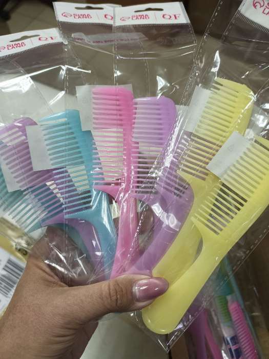 Фотография покупателя товара Расчёска, 14×3 (±1) см, МИКС - Фото 1