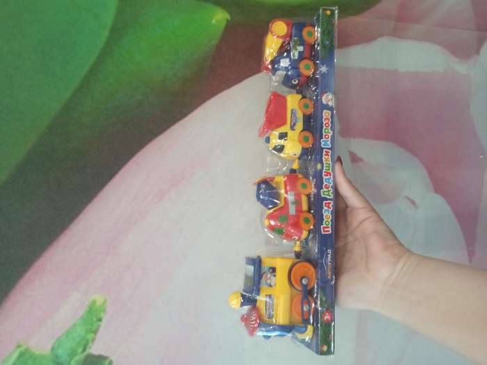 Фотография покупателя товара Паровоз «Поезд Дедушки Мороза», работает от батареек, цвета МИКС - Фото 1