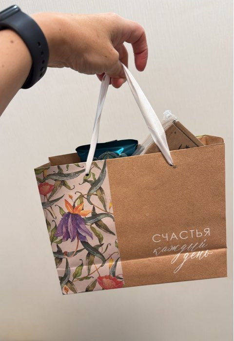 Фотография покупателя товара Пакет подарочный крафтовый, упаковка, «Самого прекрасного тебе», 22 х 17.5 х 8 см - Фото 1